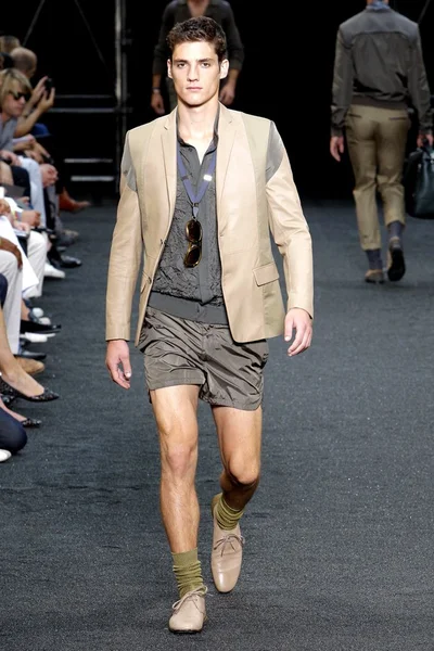 Look 25